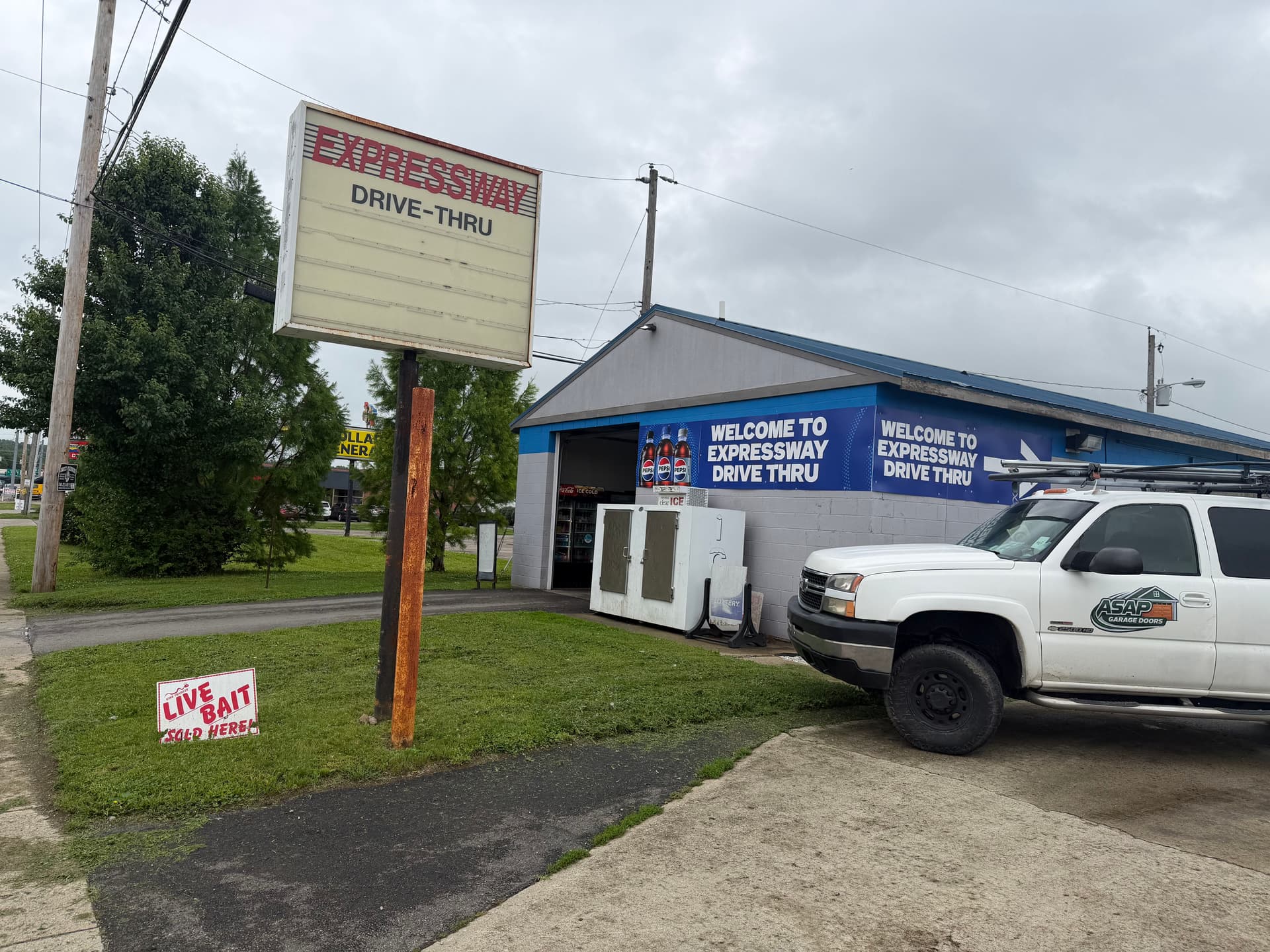 Broken Garage Door Cable Fixed at Expressway Drive-Thru in Chillicothe image